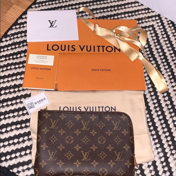 Louis Vuitton Handbags - Louis Vuitton Voyage Pm Pouch (looks brand new)